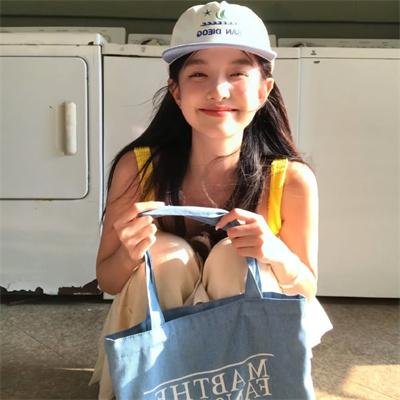 云雾笼罩的山峰
